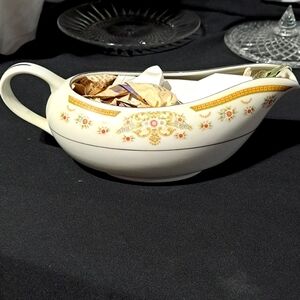 Coronet signature collection China gravy bowl gold roses